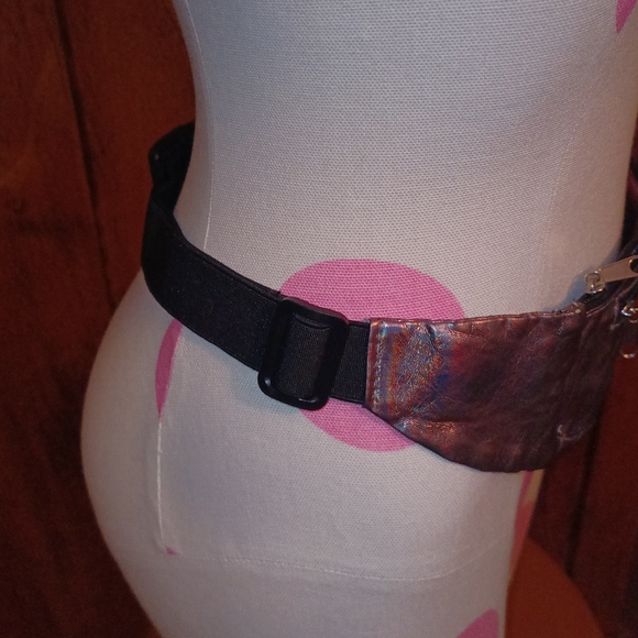 🆓 With $25 Dollar Purchase! Icing (fanny pack) Claire's - Picture 5 of 11